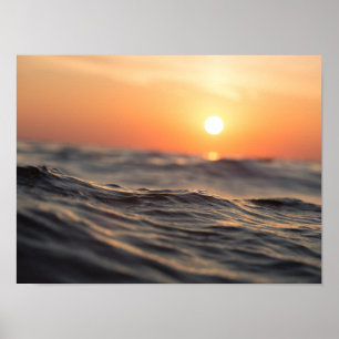 Póster Cuerpo de agua durante la hora dorada