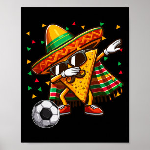 Póster Dabbing Nacho Sungles jugando al fútbol Cinco De M