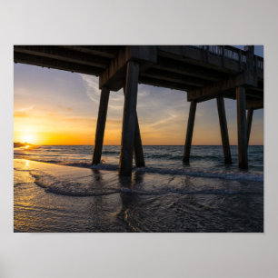 Póster de Amanecer Dorado Bajo el Muelle de Pensac