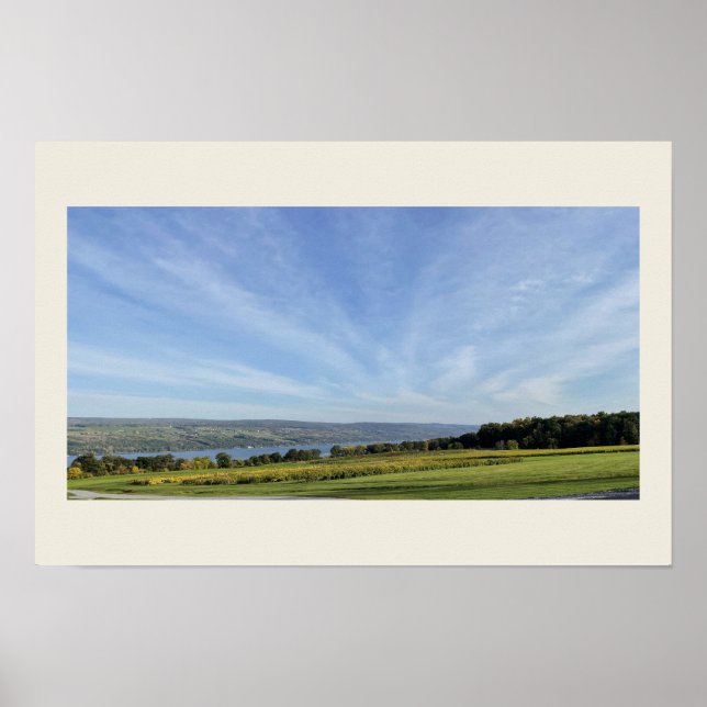 Póster de Campo Nublado junto al Lago (Frente)
