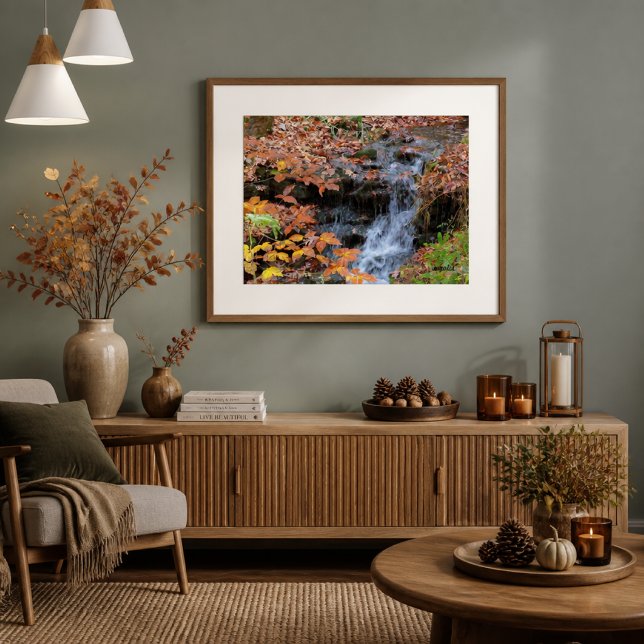 Póster de foto de hojas de otoño y cascada (Framed mockup of an enlarged photo print showcasing natural beauty)