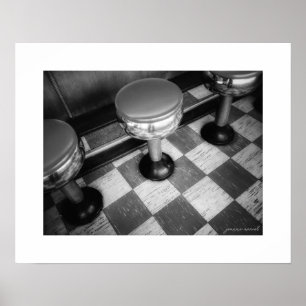 Póster de taburetes de diner vintage en B&W