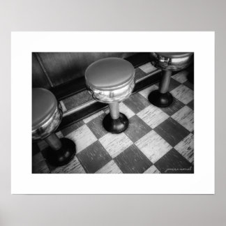 Póster de taburetes de diner vintage en B&W