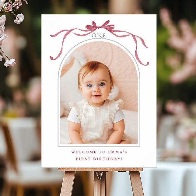 Póster Deep Blush Pink Bow 1st Birthday Photo Welcome (Subido por el creador)