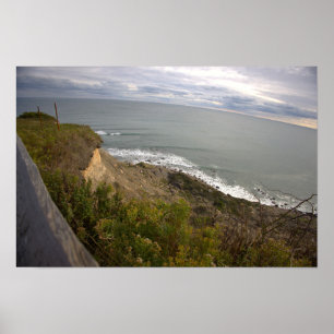 Póster del paisaje acuático junto al acantilado de
