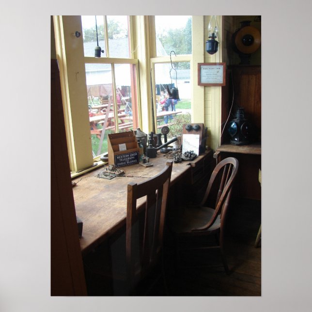 Póster Dentro del depósito de trenes (Frente)