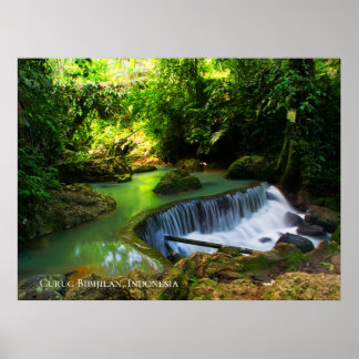 Póster Destino de viaje de cascada verde exuberante Indon