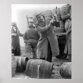 Póster Destruyendo barriles de cerveza, 1924. Foto antigu