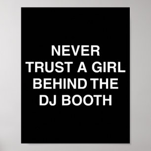 Póster Detrás de la cabina del dj divertido techno edm fe