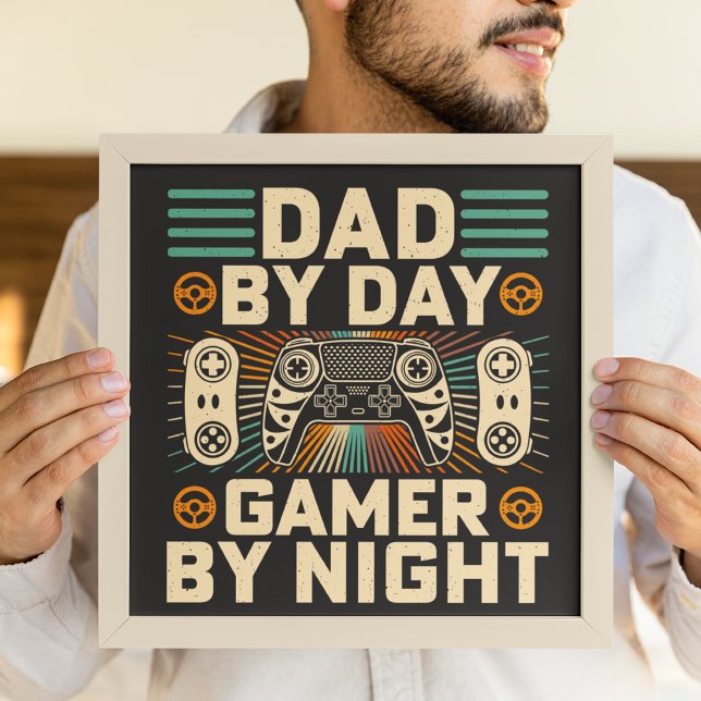 Póster Día del padre de día Jugador de noche (Father's day Dad by day Gamer by night Poster)