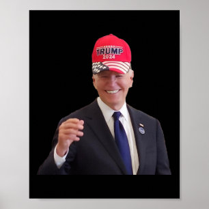 Póster Divertido Joe Biden se pone gorra Trump 2024