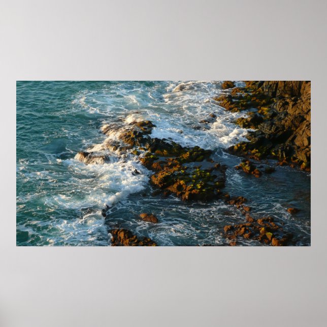 Póster Donde el océano se encuentra con las rocas (Frente)