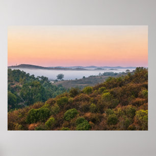 Póster Donde las colinas se encuentran con la niebla – Se