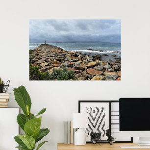 Póster Donde las rocas se encuentran con el mar – Bastion