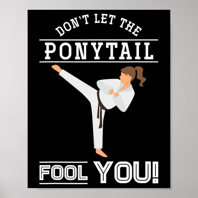 Póster Dont Let The Ponytail Fool You Funny Karateist Gir (Frente)