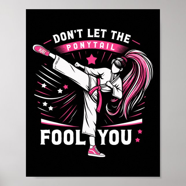 Póster Don't Let The Ponytail Fool You Girl Women Karate  (Frente)