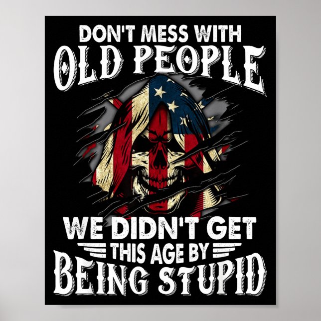 Póster Don't Mess With Old People We Didn't Get This Age  (Frente)