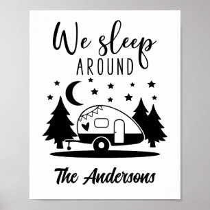 Póster Dormimos alrededor de la divertida acampada RV