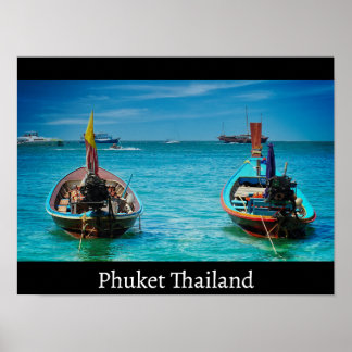 Póster Dos barcos en una playa en Phuket Thailand
