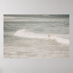 PÓSTER DOS PERSONAS SOBREVIVIENDO EN OLAS MARÍTIMAS DURA