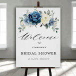 Póster Dusty Blue Champagne Ivory Bridal Shower<br><div class="desc">Poster de bienvenida con una ducha de novia con flores de color azul oscuro, azul marino, blanco real, dorado, marfil de champán, rosa de color ruidoso, brotes de flores de ranunculus y hojas de eucalipto verde salado y elegante ramo de acuarela. Comuníquese conmigo para obtener ayuda sobre la personalización o...</div>