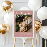 Póster Dusty Pink/ Rosa Foto de Boho Baby Shower Bienveni<br><div class="desc">Esta polvorienta señal de bienvenida de una ducha de bebé rosa/rosa es perfecta para una ducha de bebé de temática chica. El diseño presenta una tipografía elegante y rústica. Para más opciones de frases de bienvenida para la ducha de bebé, por favor vea la colección completa de color rosa: https://www.zazzle.com/collections/dusty_pink_rose-119320912565185572?rf=238296117664346256...</div>