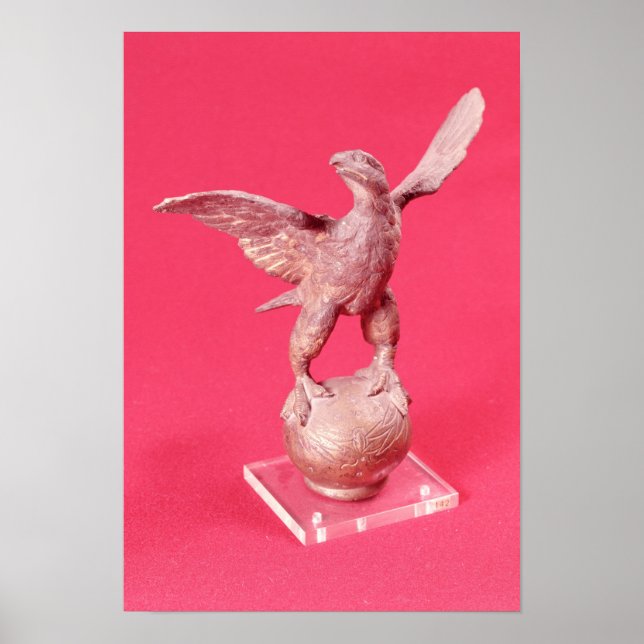 Póster Eagle with spread wings on a ball (Frente)