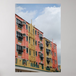PÓSTER EDIFICIO DE CONCRETO AMARILLO Y ROJO BAJO LA NUBE