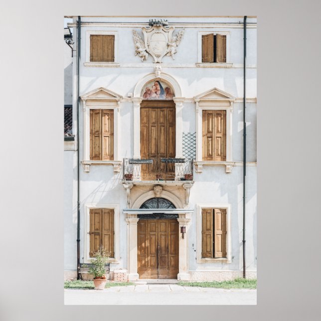 PÓSTER EDIFICIO DE CONCRETO BLANCO CON PUERTAS DE MADERA  (Frente)