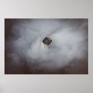 PÓSTER EDIFICIO DE CONCRETO BLANCO RODEADO DE NUBES