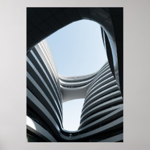 PÓSTER EDIFICIO DE CONCRETO BLANCO Y NEGRO BAJO CIELO AZU