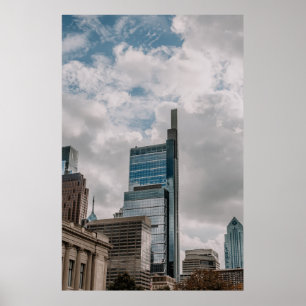 PÓSTER EDIFICIO DE CONCRETO GRIS BAJO CIELO DE COLOR DURA