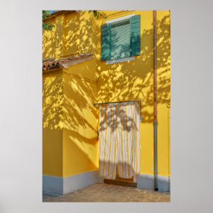 Póster Edificio de hormigón amarillo