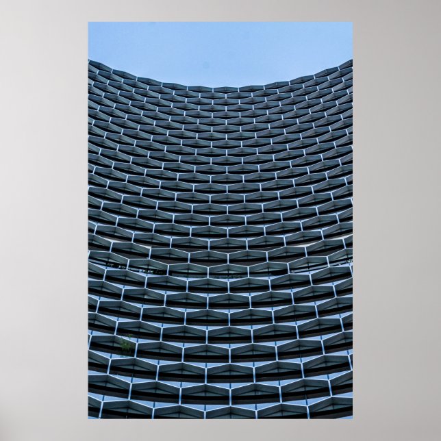 Póster Edificio gris bajo cielo azul claro (Frente)
