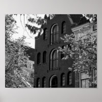 Edificio histórico blanco y negro en Ámsterdam