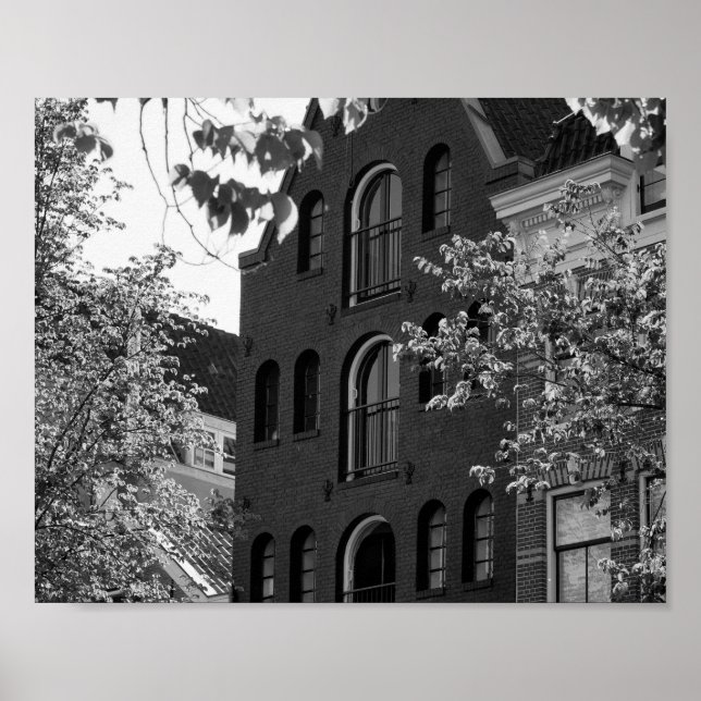 Póster Edificio histórico blanco y negro en Ámsterdam (Frente)