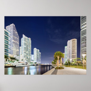Póster Edificios a lo largo del paseo fluvial del río Mia