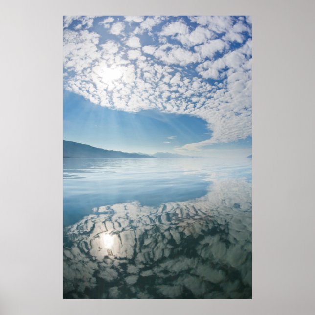 Póster EE. UU., Alaska, Bahía Freshwater. Nubes Reflejada (Frente)