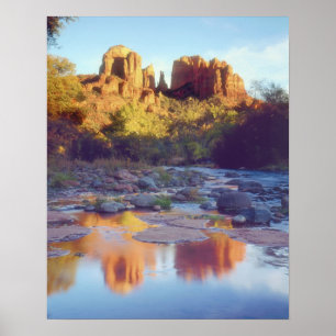 Póster EE. UU., Arizona, Sedona. Cathedral Rock reflejand