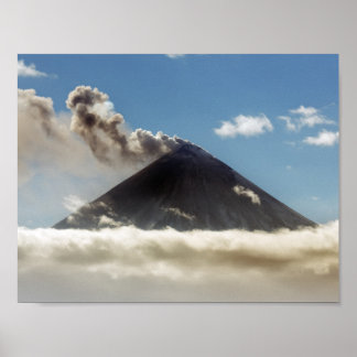 Póster Effusive eruption Klyuchevskoy Volcano. Kamchatka