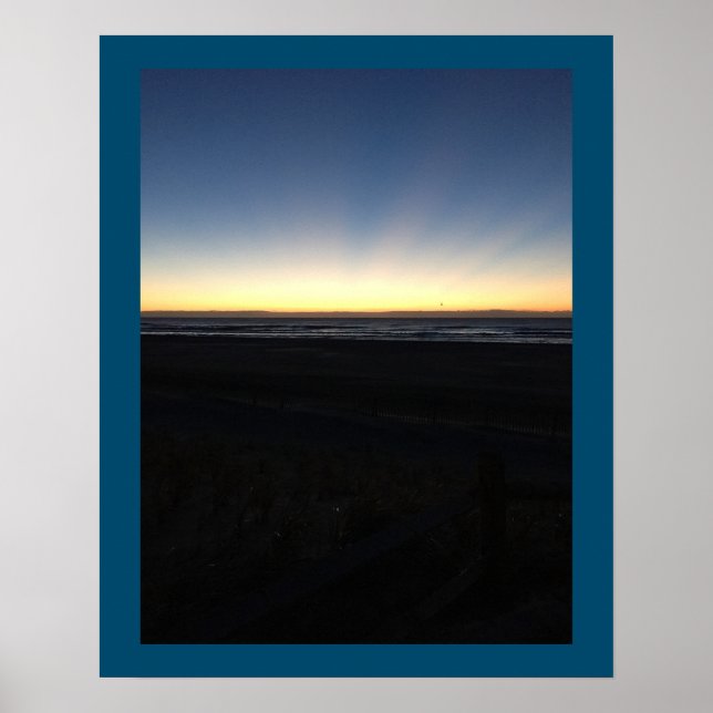 Póster El amanecer empieza por el océano (Frente)