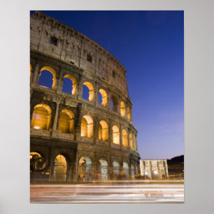 Póster el ampitheatre de Colosseum iluminado en la noche