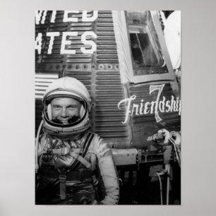 Póster El astronauta John Glenn posa junto a la Amistad 7