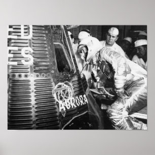 Póster El astronauta Scott Carpenter inspecciona Aurora 7