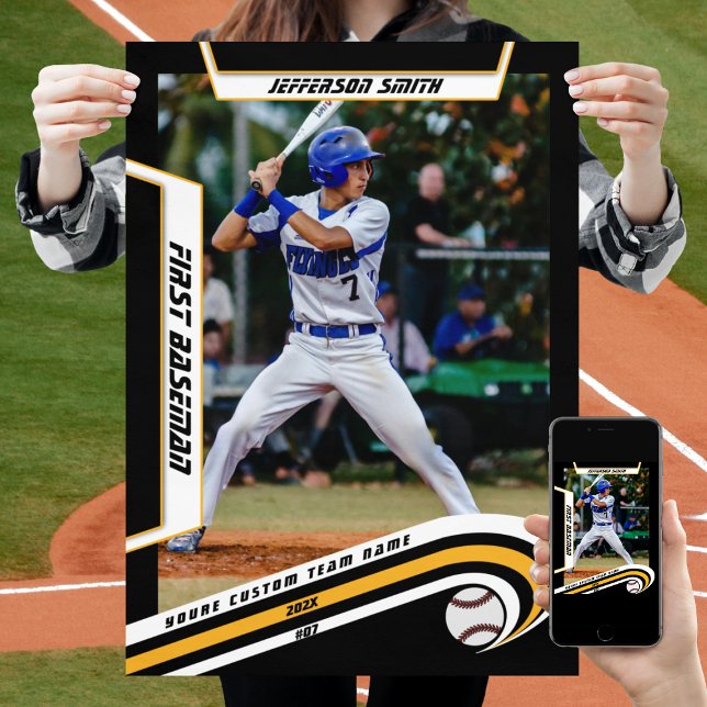 Póster El béisbol se queda con el animado Personalizado n (Baseball Player Poster in Black and Yellow with Custom Team Name and dynamic White Elements)