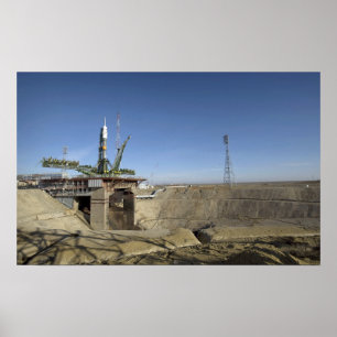 Póster El cohete de Soyuz se erige en la posición 2