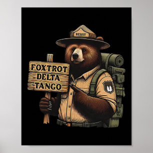 Póster El Delta Tangos de Foxtrots resiste el oso bosque