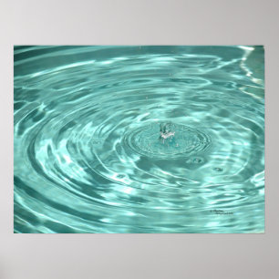 Póster El descenso hermoso del agua azul que calma ondula