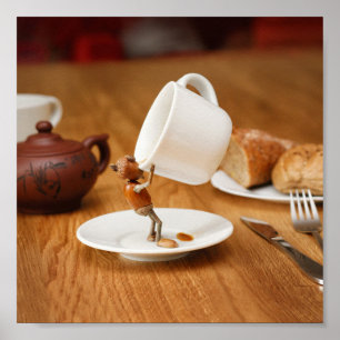 Póster El elfo de bellota está bebiendo su café