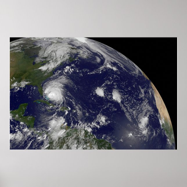Póster El Huracán Irene Se Desplaza Por Las Bahamas. (Frente)